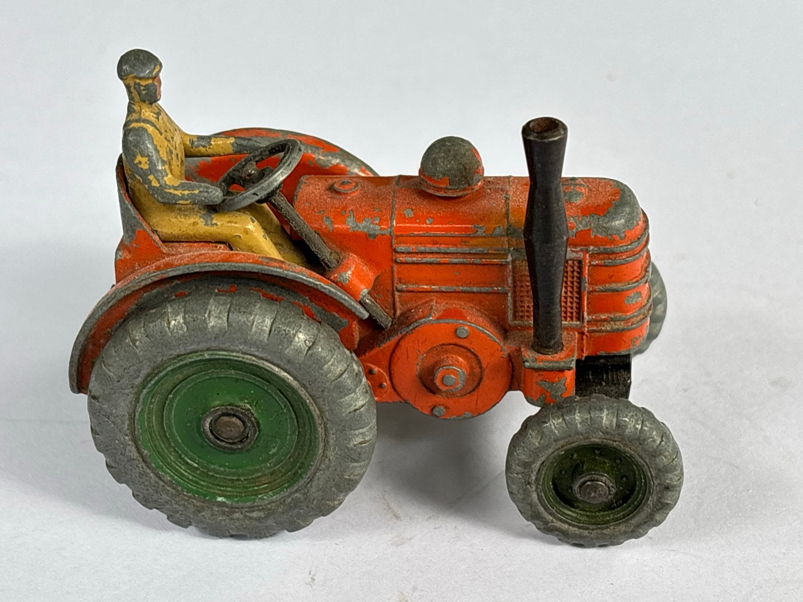 Dinky Toys 301 Field Marshall Tractor met Bestuurder 1950’s!, Ophalen of Verzenden, Gebruikt, Tractor of Landbouw, Dinky Toys