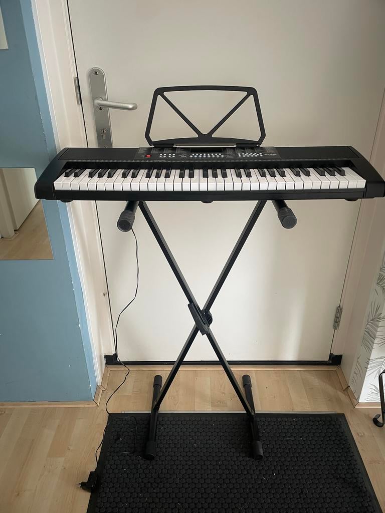Max KB4 keyboard met standaard en MIDI-aansluiting, 61 toetsen, Zo goed als nieuw, Aanslaggevoelig, Ophalen