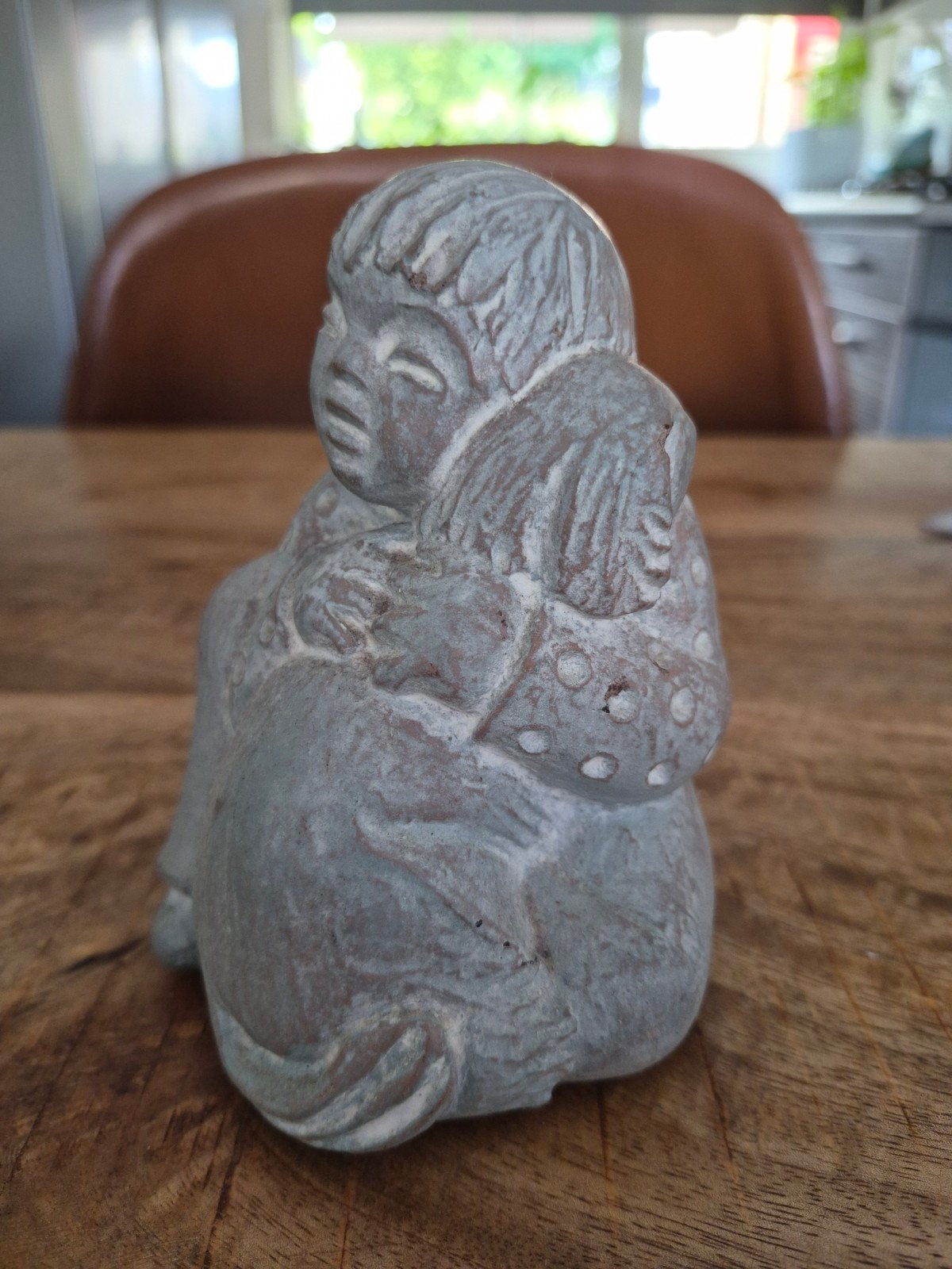 Isabel bloom, beeldje van kind met hond, 13cm hoog, Minder dan 20 cm, Ophalen of Verzenden, Steen of Keramiek, Beeld