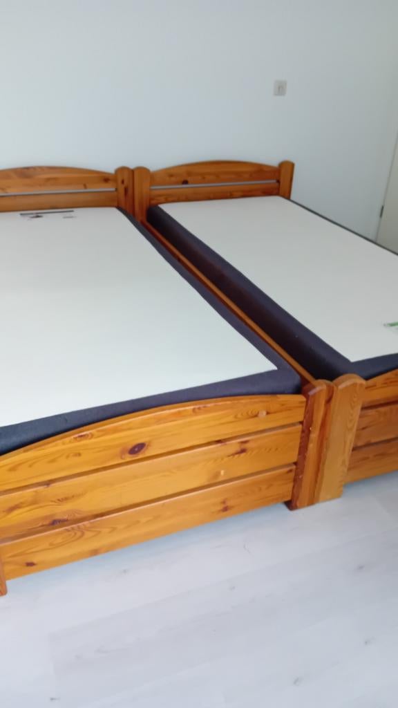 Lundia grenenhouten Bedden., Ophalen, 90 cm, Bruin, Zo goed als nieuw