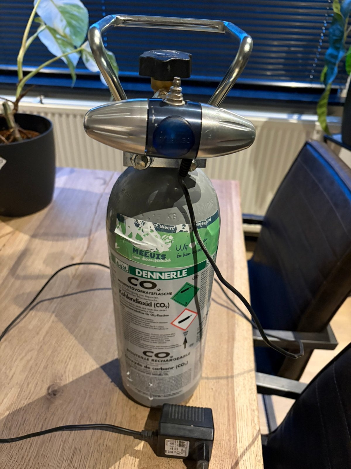 Dennerle CO₂-installatie 2 kg – Compleet met magneetventiel, Dieren en Toebehoren, Vissen | Aquaria en Toebehoren, Zo goed als nieuw