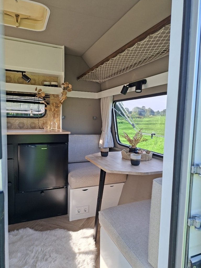 Foto 4 van Caravan IT oldtimer, volledig gerenoveerd! (BOVAG gekeurd)