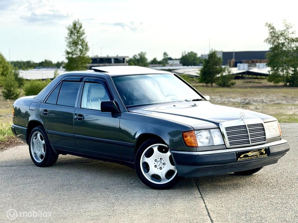 Mercedes-Benz 300E 3.0*Airco*1986*Leer*, Gebruikt, Overige carrosserieën, Bedrijf, Handgeschakeld