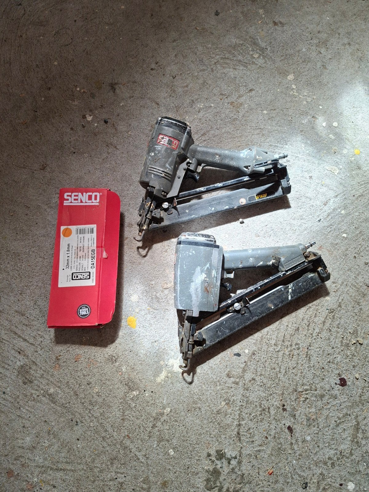 Senco tacker SFN30 met nagels - 2 stuks, Ophalen, Gebruikt, Tacker/nietmachine