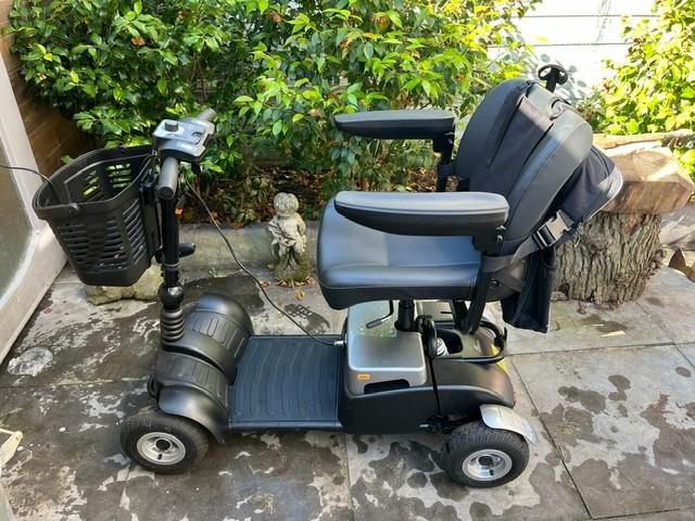 Vivo Scootmobiel, 10 km/u of minder, 16 t/m 25 km, Zo goed als nieuw, Ophalen