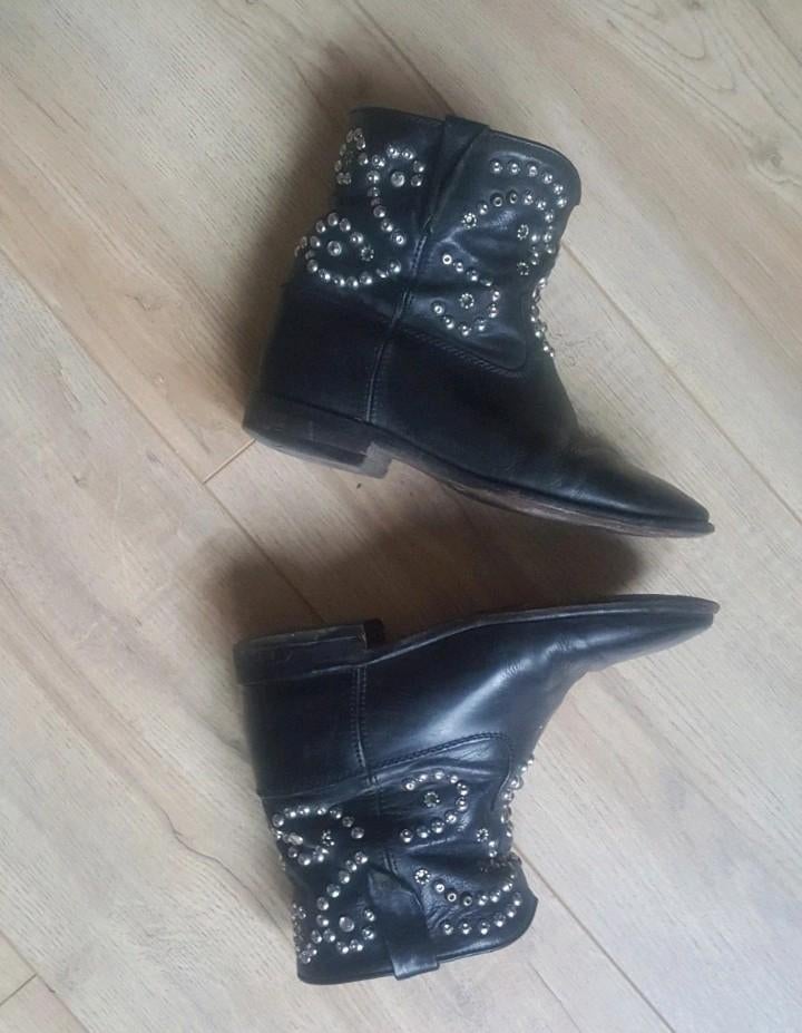 Isabel Marant enkellaarsjes zwart met studs, maat 38, Isabel Marant, Zwart, Lage of Enkellaarzen, Ophalen of Verzenden