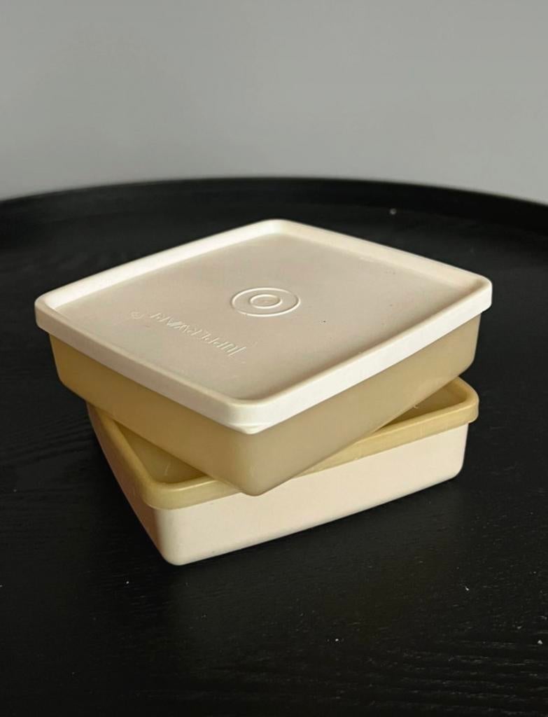 2 Tupperware diepvriesdoosjes, Ophalen of Verzenden, Gebruikt, Crème, Overige typen