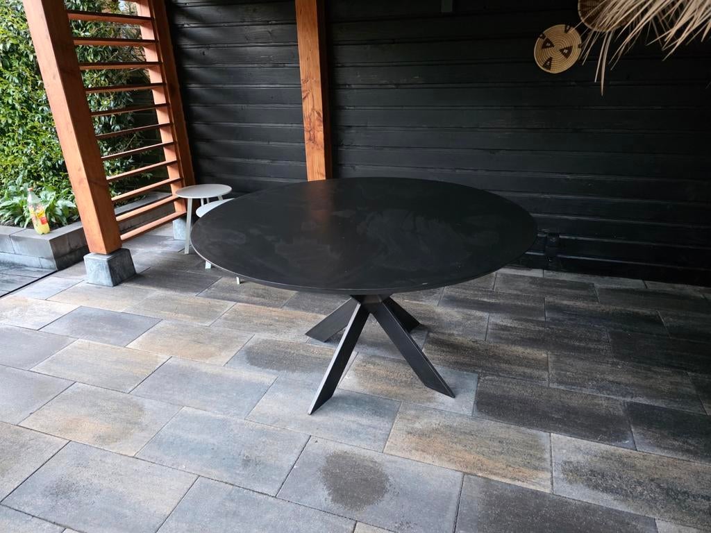 Moderne ronde tafel met stalen onderstel, Ophalen, Gebruikt, Rond, 100 tot 150 cm