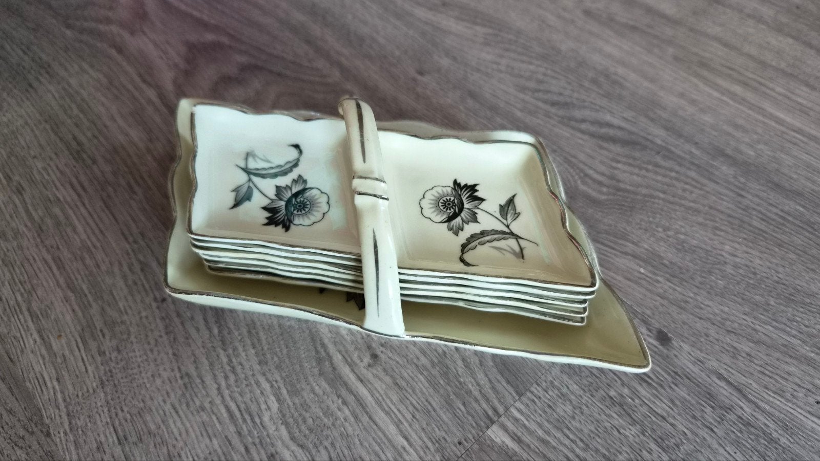 Vintage porseleinen serveerset met bloemmotief, Ophalen