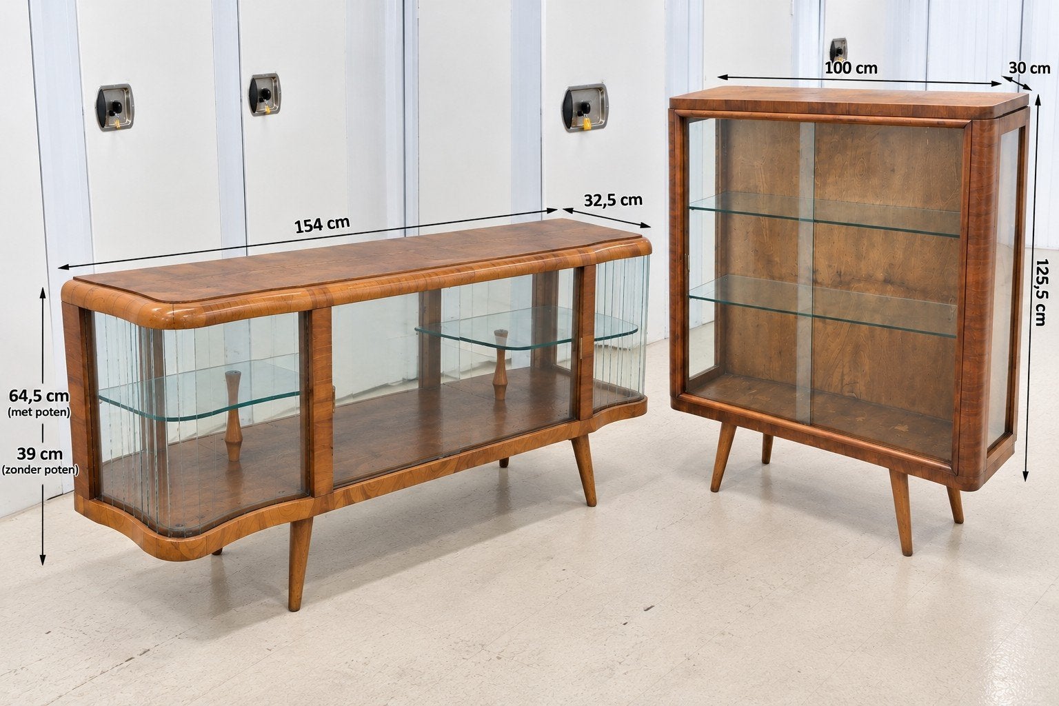 Unieke Retro Set: Twee Vintage Vitrinekasten Jaren 50/60, Gebruikt, Ntp, Ntp, Ophalen