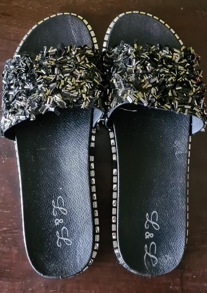 BLING BLING SLIPPERS NIEUW 40, Ophalen of Verzenden, Nieuw, Zwart
