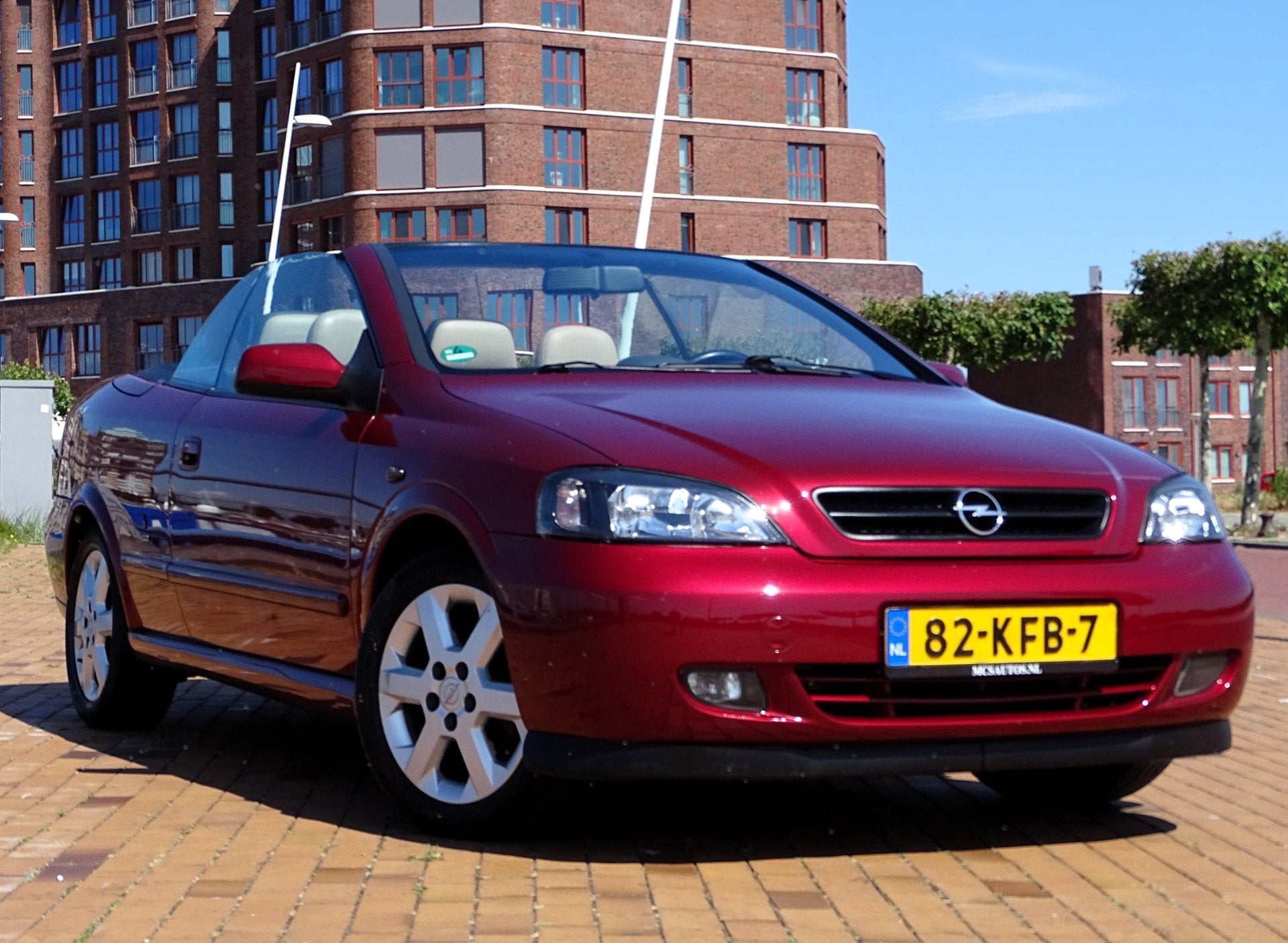 Opel Astra Cabriolet 2.2-16V Automaat 123DKM! Nwe Ketting Le, Auto's, Beige, 4 cilinders, Cabriolet, 4 stoelen
