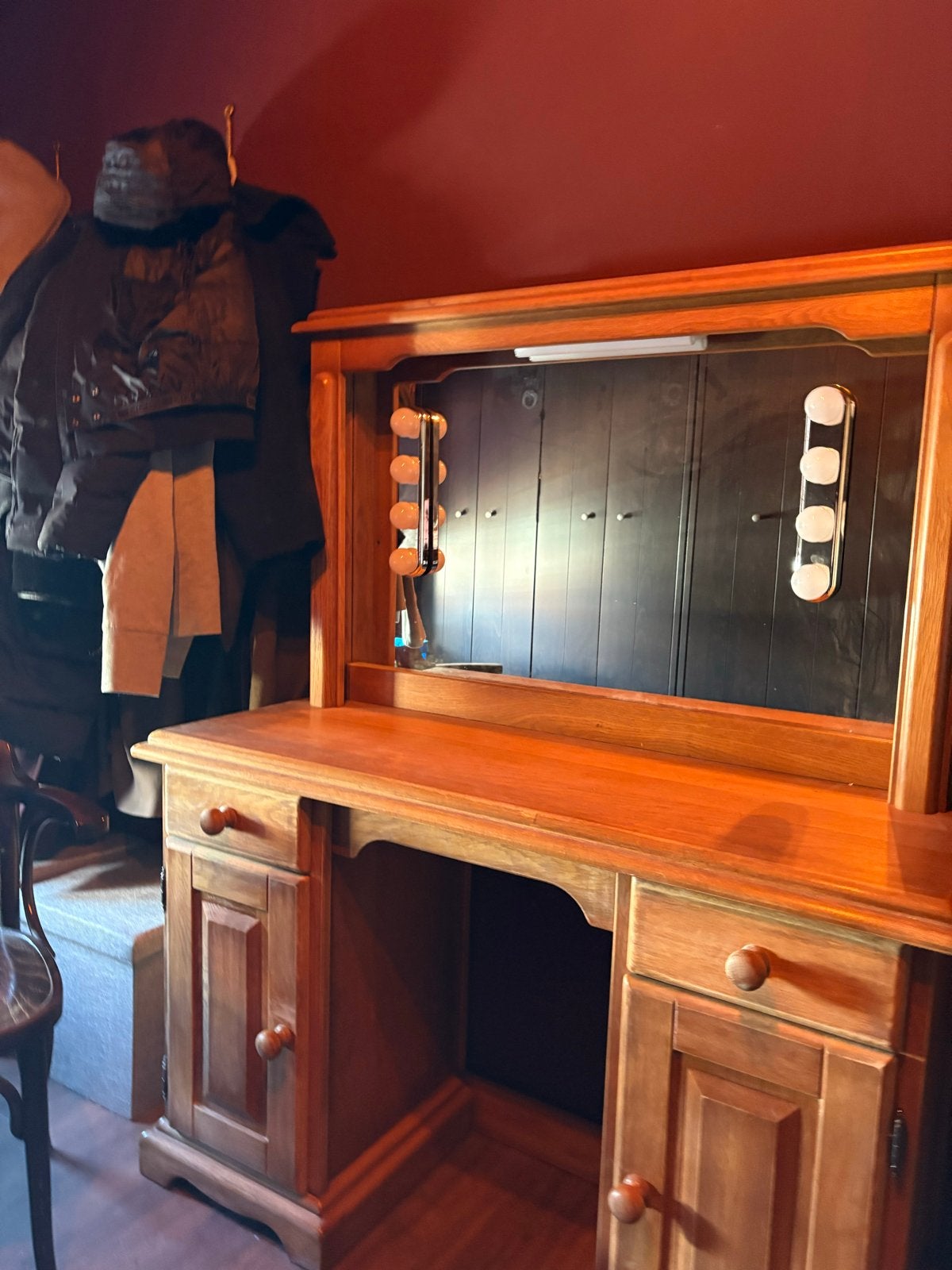 Houten kaptafel met spiegel en verlichting, Ophalen, Gebruikt, 100 tot 150 cm, 150 tot 200 cm