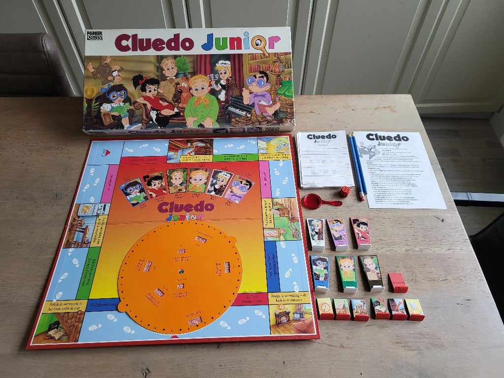 spel Cluedo junior vintage in nette staat!, Vijf spelers of meer, Ophalen of Verzenden, Gebruikt