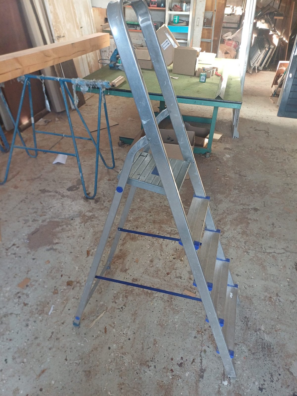 Stevige aluminium trap met 5 treden, Gebruikt, Trap, Ophalen of Verzenden, Opvouwbaar of Inschuifbaar