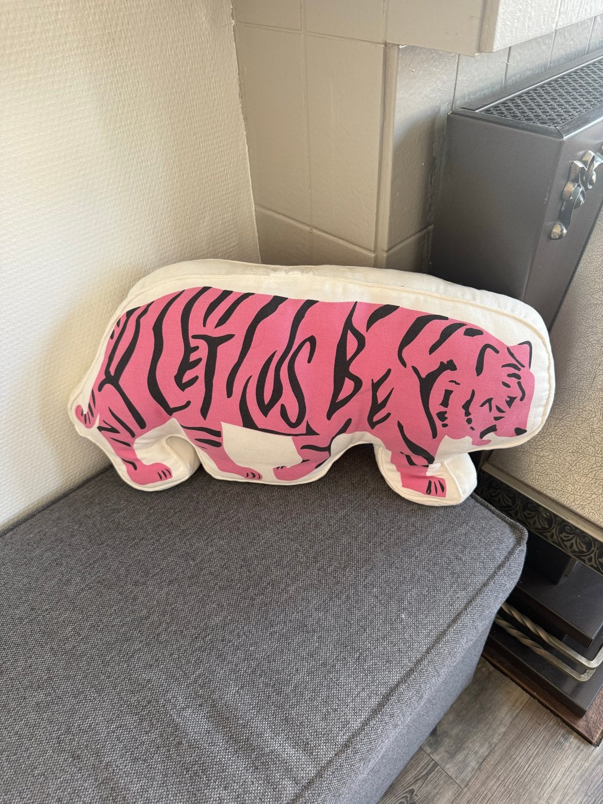 Roze Tijger design Kussen - Tiger Design Cushion, Huis en Inrichting, Ophalen, Overige merken, Gebruikt, Met print