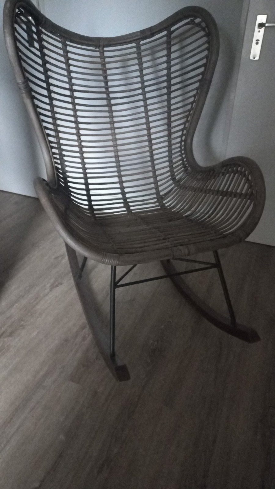 Leuke rotan greywash troubadour schommelstoel Bali., Ophalen, Zo goed als nieuw, Bruin, Eén