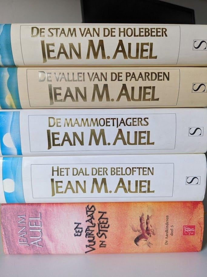 5 delen. De aardkinderen - Jean M. Auel - Hardcover set €25, Boeken, Ophalen of Verzenden, Zo goed als nieuw, Jean M. Auel
