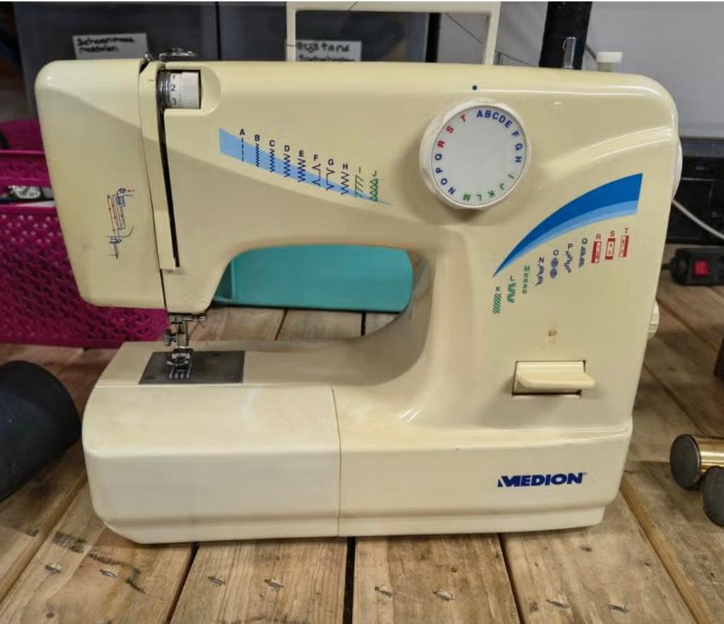 Medion naaimachine, Hobby en Vrije tijd, Naaimachines en Toebehoren, Gebruikt, ., Naaimachine, .