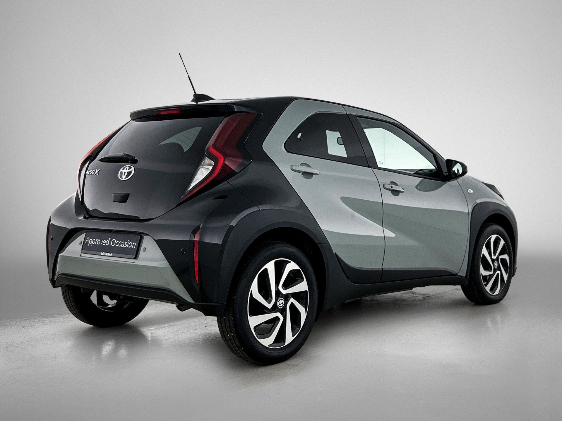 Toyota Aygo X 1.0 VVT-i S-CVT Pulse + | BTW Voertuig | Parke, 12 maanden, Stof, Gebruikt, Zwart