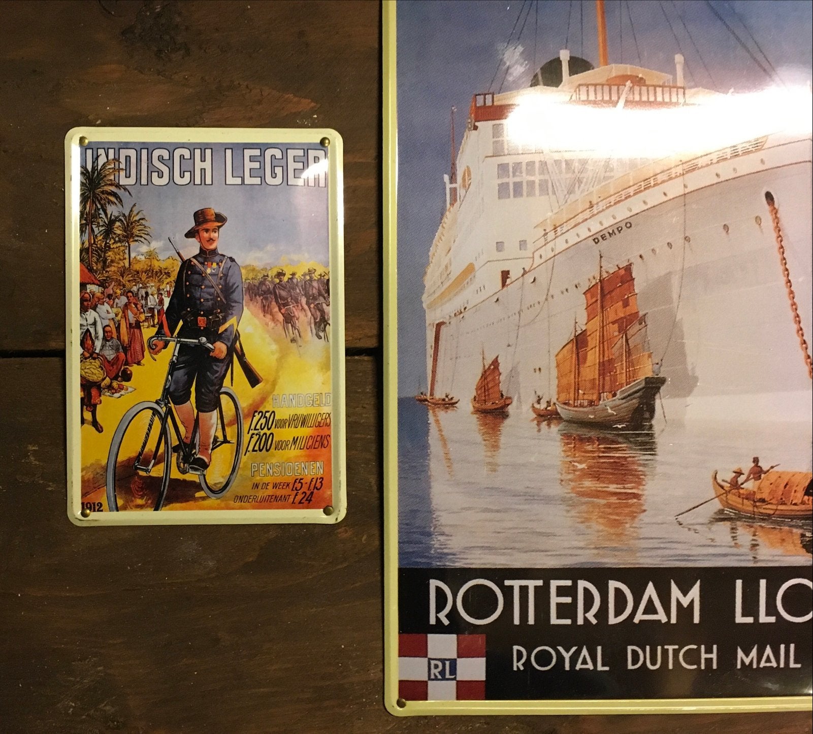 Retro metalen borden op houten frame - 50x37 cm, Verzamelen, Ophalen of Verzenden, Huis en Inrichting