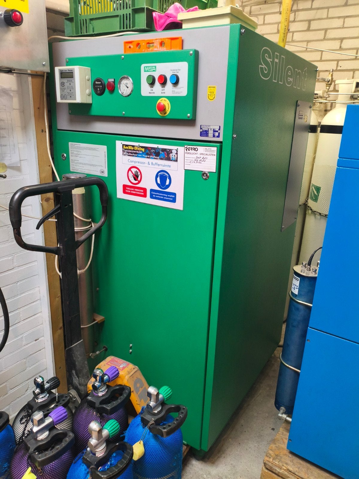VERKOCHT L&W 450 EFLN Compressor met vulbalk en 8 buffers, Watersport en Boten, Duiken, Ophalen, Gebruikt, Overige typen