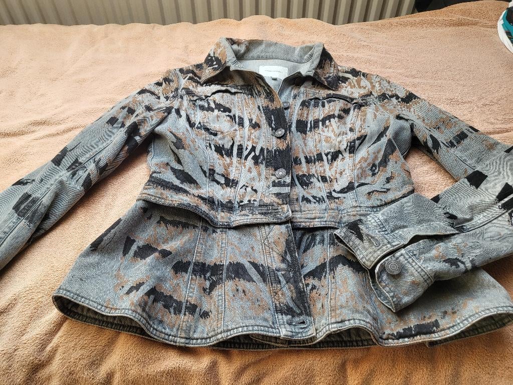 mooi jasje van Pierre Balmain maat it.32/46 (nl.38), Maat 38/40 (M), Verzenden, Zo goed als nieuw, Pierre Balmain