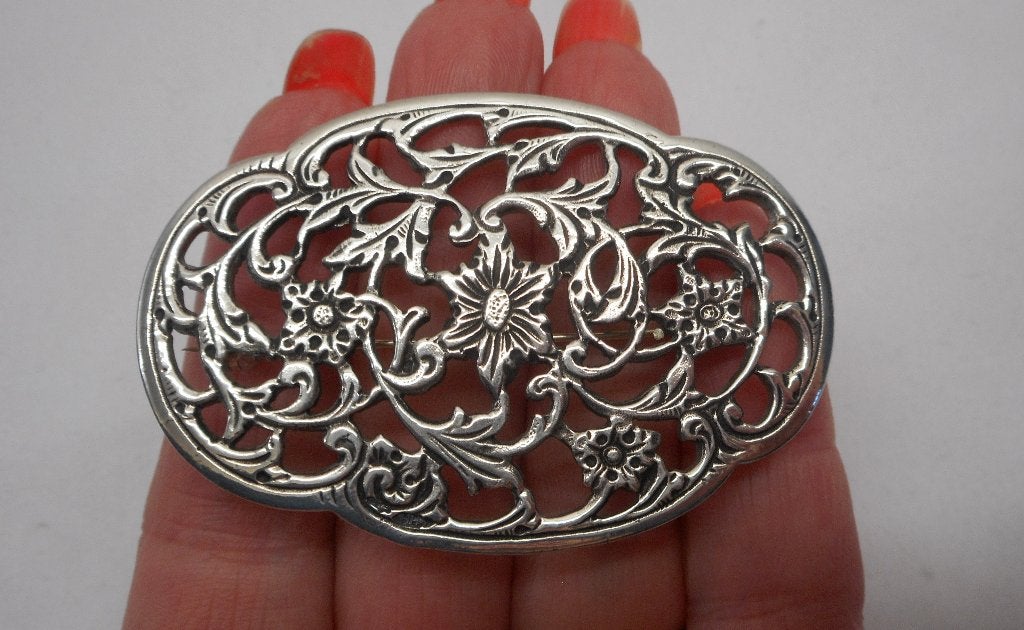 Zilveren grote vintage broche gesigneerd Hooikaas nr.1268