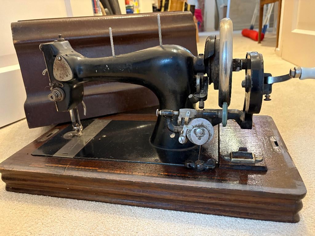 hand naaimachine, Ophalen