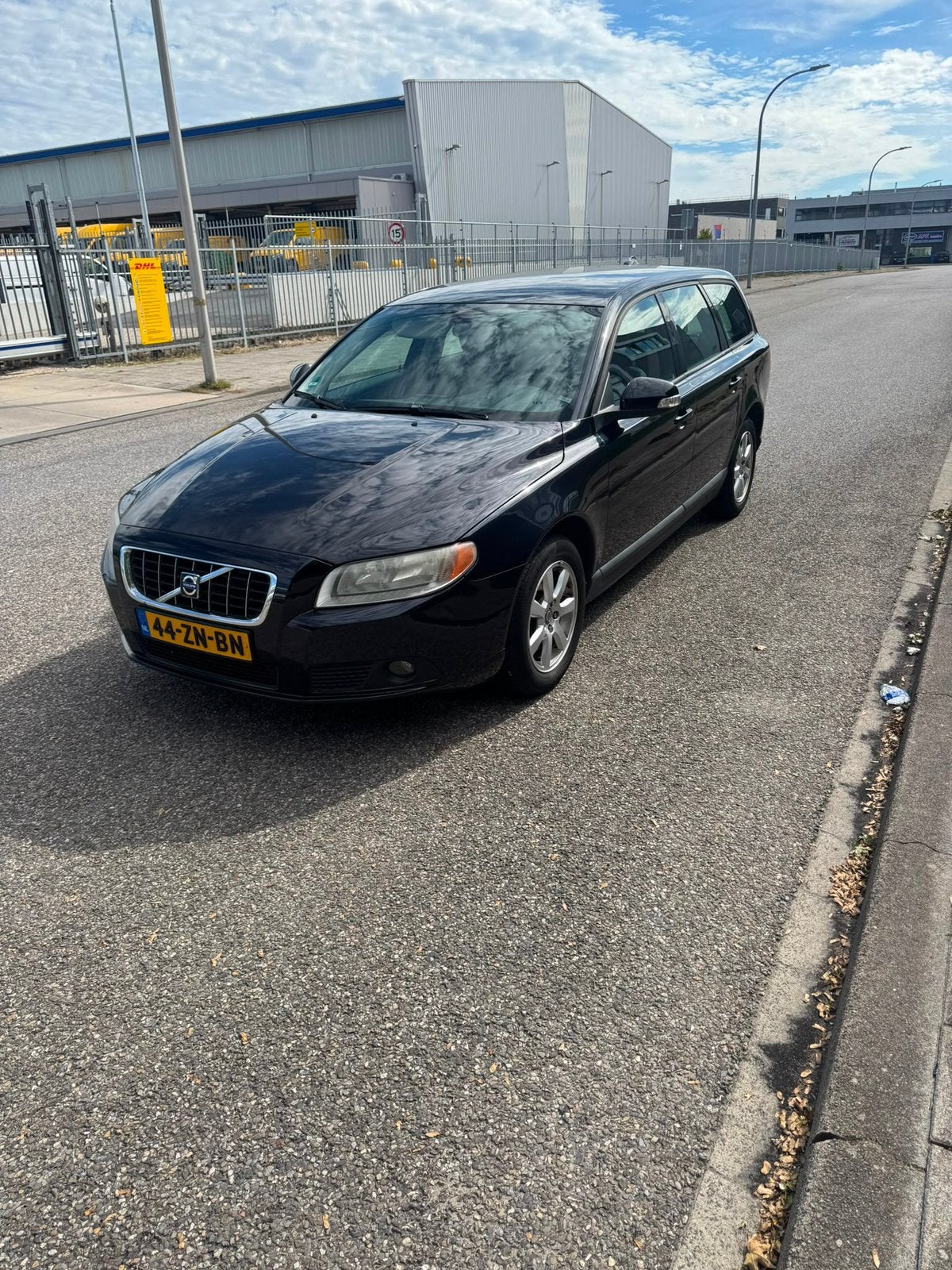 Volvo V70 2.4 D5 Momentum (2007) – Aut – Zwart/Donkergrijs –, Auto's, 2000 kg, Zwart, V70, Stationwagon