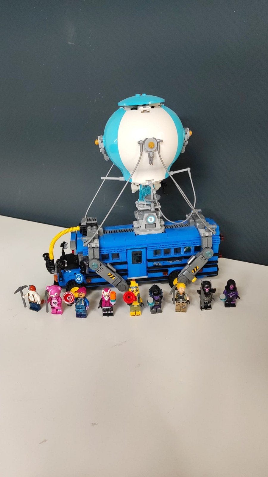 LEGO Fortnite Battle Bus 77073 met 9 minifiguren, Kinderen en Baby's, Speelgoed | Duplo en Lego, Lego, Ophalen of Verzenden, Zo goed als nieuw