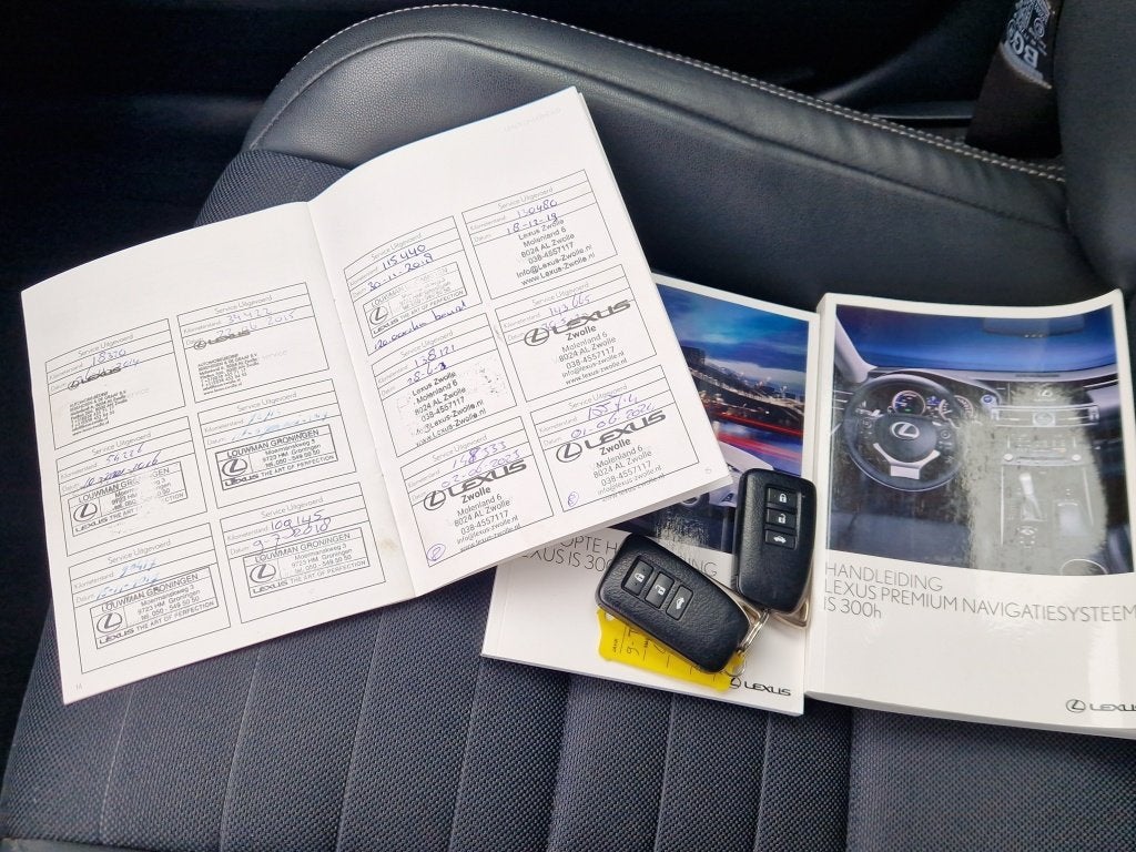 Lexus IS 300h Edition NL Auto - Goed onderhouden (bj 2014), Auto's, Lexus, Automaat, Gebruikt, Blauw, Leder en Stof