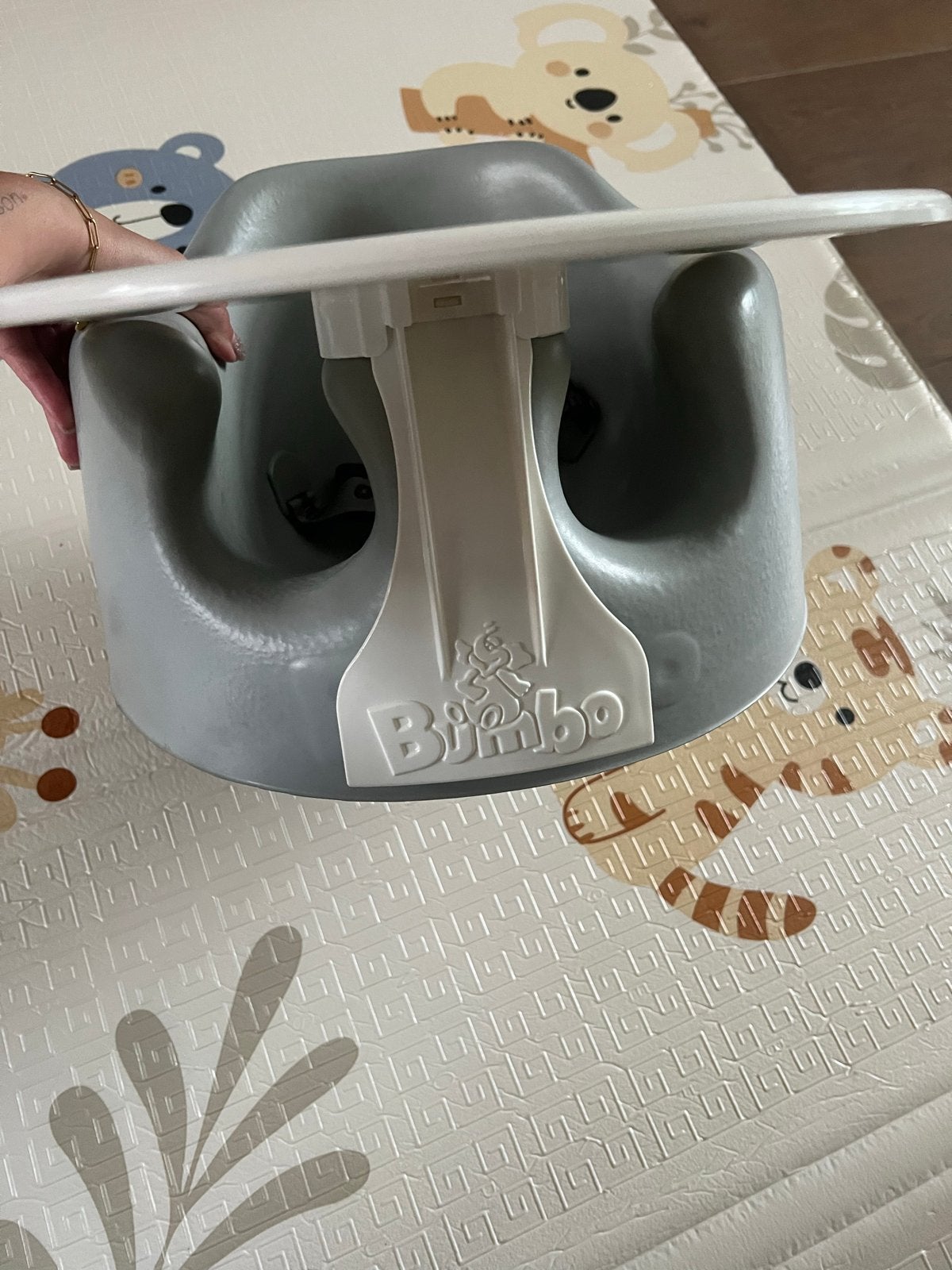 Bumbo baby zitje met tuigje en plateau, Kinderen en Baby's, Kinderstoelen, Ophalen, Gebruikt, Overige typen, Afneembaar eetblad