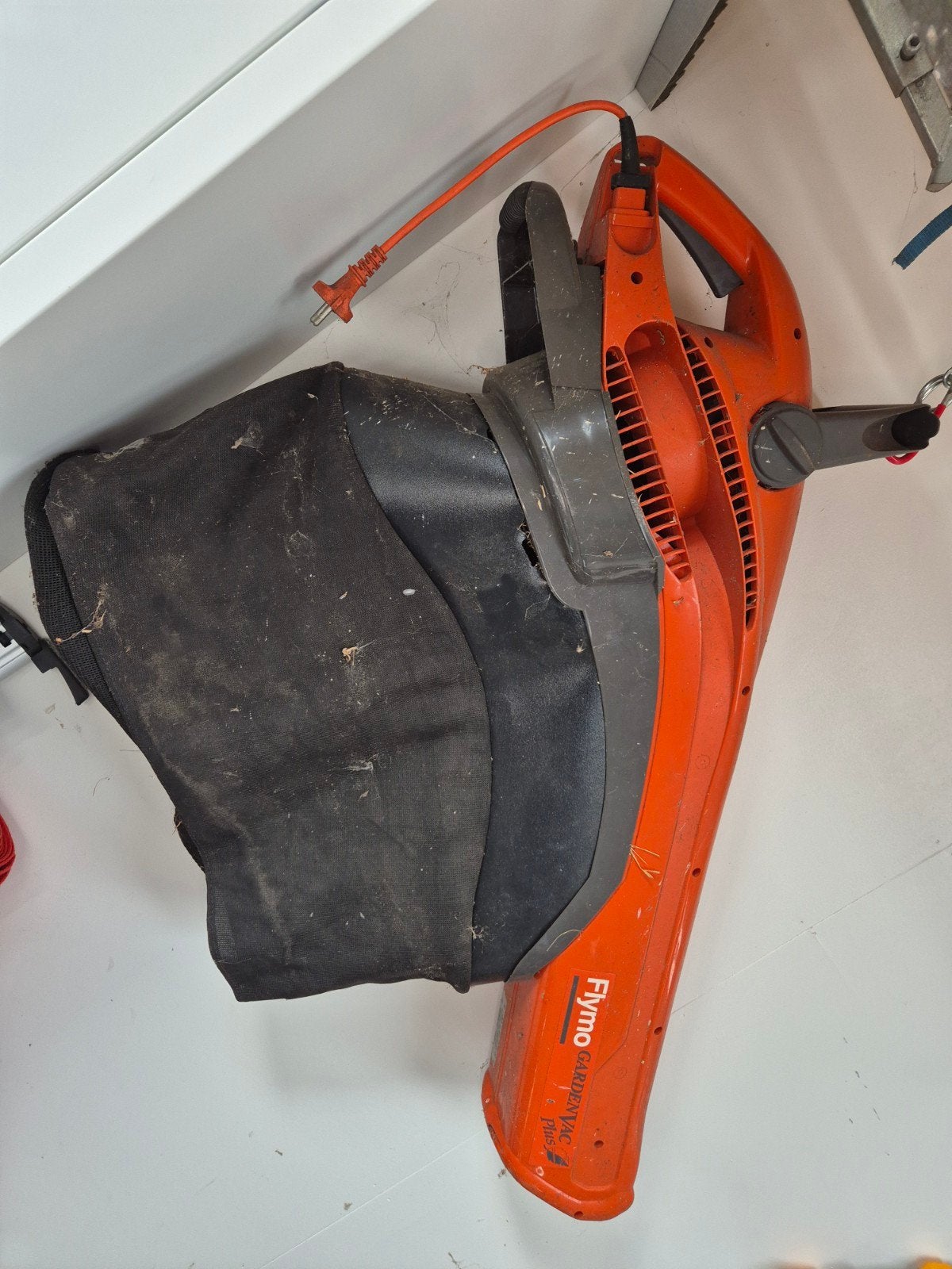 Flymo bladblazer/zuiger met opvangzak, Ophalen, Gebruikt, Met opvangzak, Handgedragen