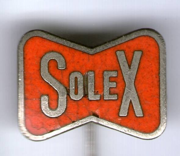 SOLEX rood email op zilverkleurig bromfiets speldje ( G_181), Verzamelen, Verzenden, Zo goed als nieuw, Transport, Speldje of Pin
