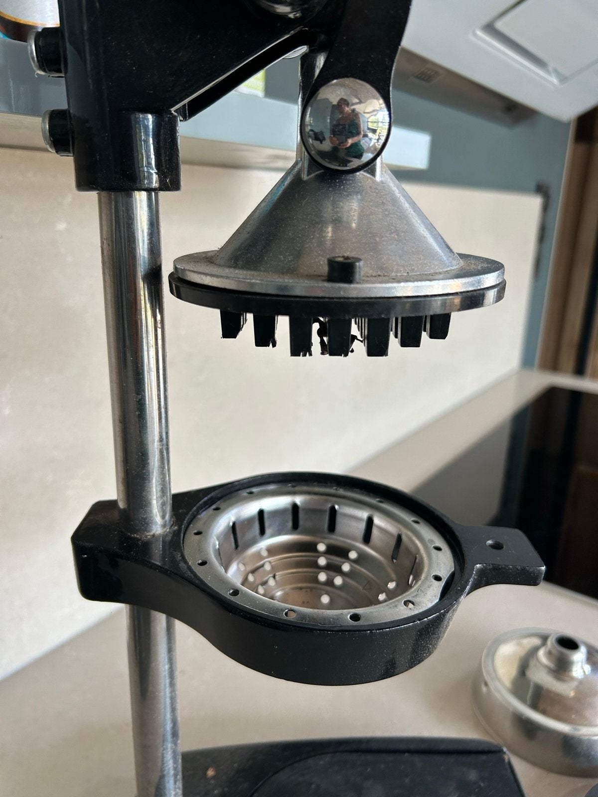 Robuuste Fruitpers - Handmatige Citruspers voor Vers Sap, Ophalen, Zwart, Metaal, Overige typen