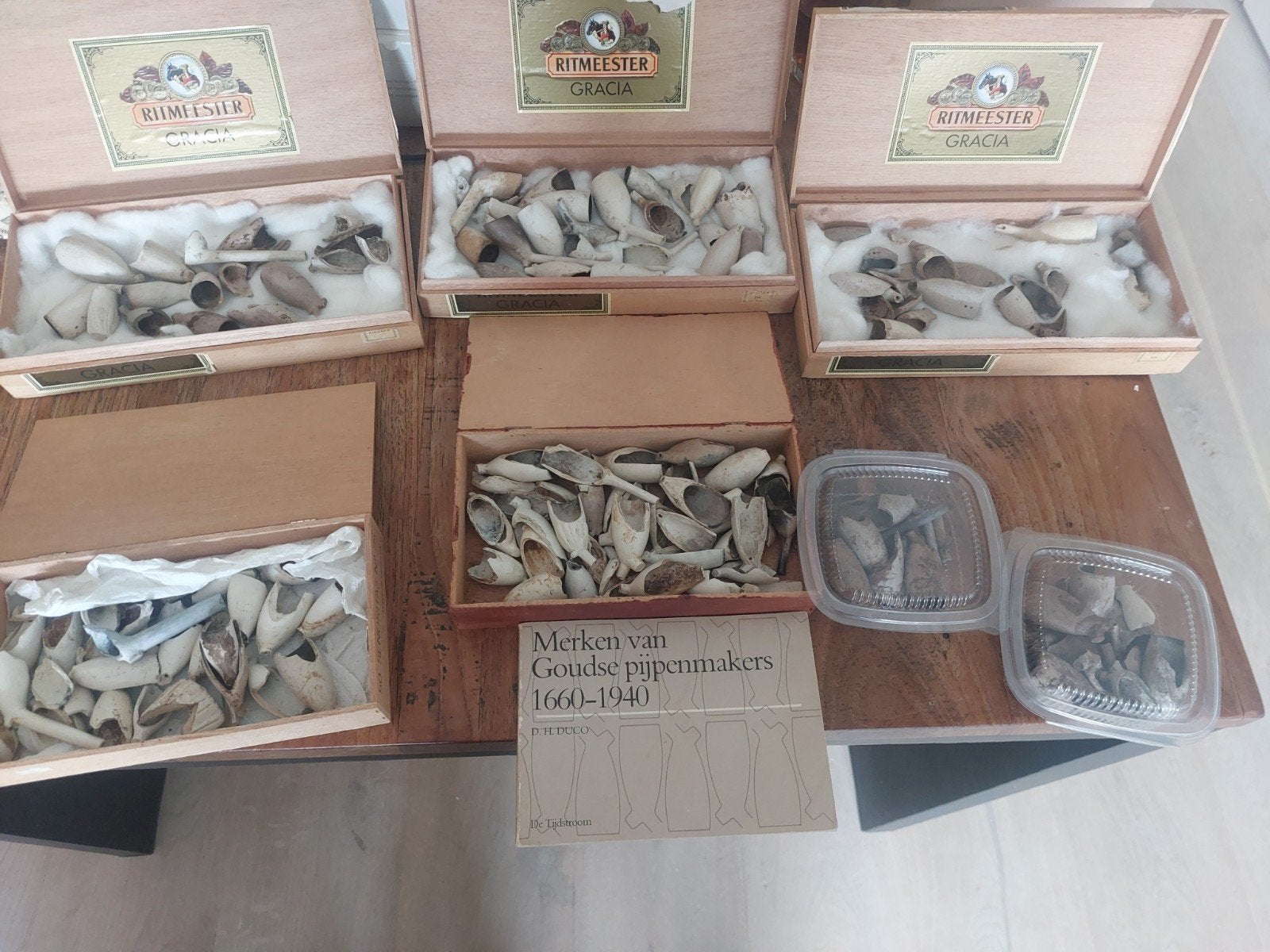 oude kleipijpen pijpenkoppen verzameling bodemvondsten, Ophalen of Verzenden, Gebruikt