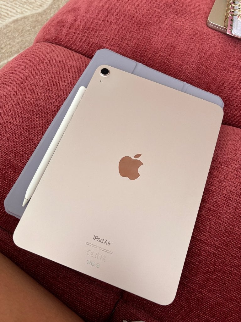 Apple iPad Air 5本体 Apple Pencil2付き ≥ Apple iPad Air 5 (M1) 256GB + Apple Pencil 2 + Case - As New