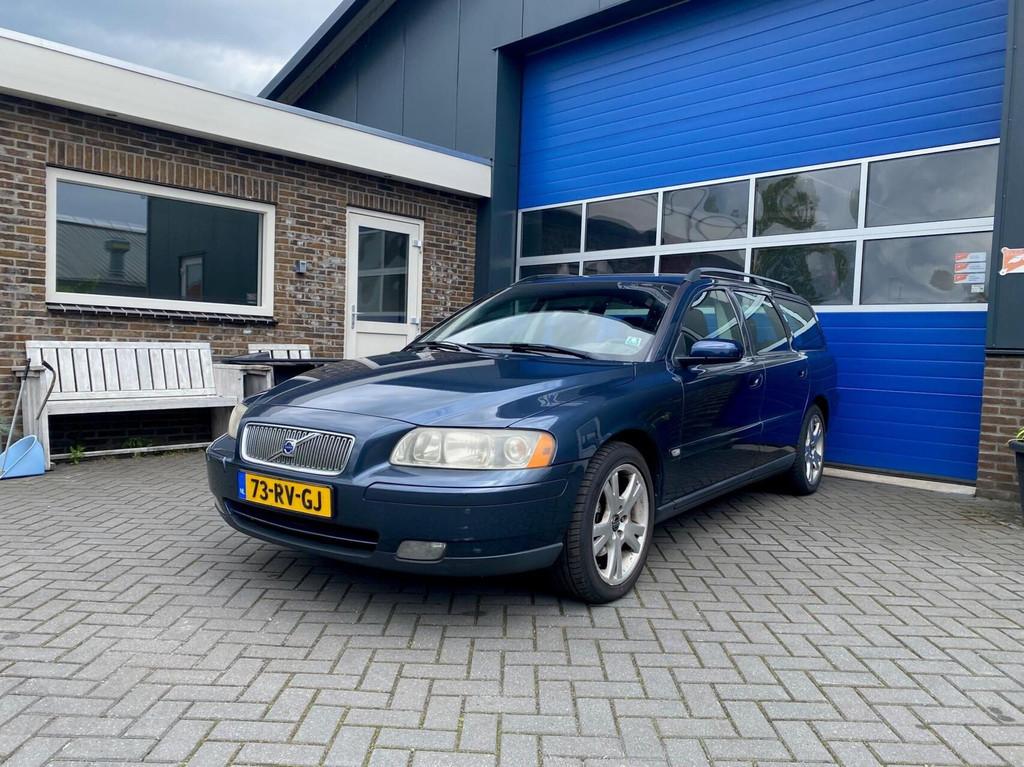 Volvo V70 2.4 Momentum clima cruise, Auto's, Voorwielaandrijving, Blauw, 129 €/maand, Euro 4