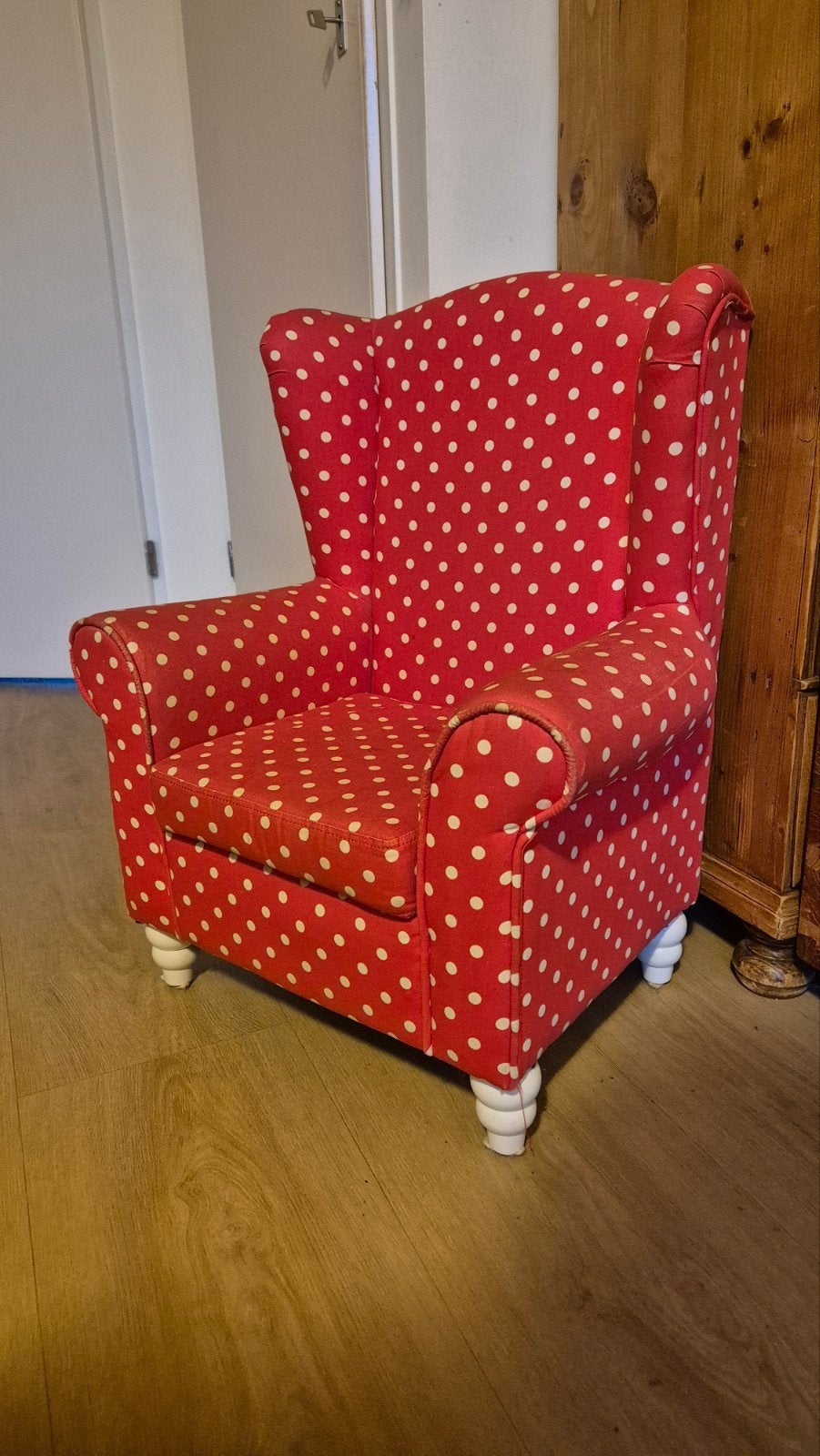 Leuke kinderfauteuil rood met witte stippen, Ophalen, Minder dan 50 cm, Gebruikt, Minder dan 75 cm
