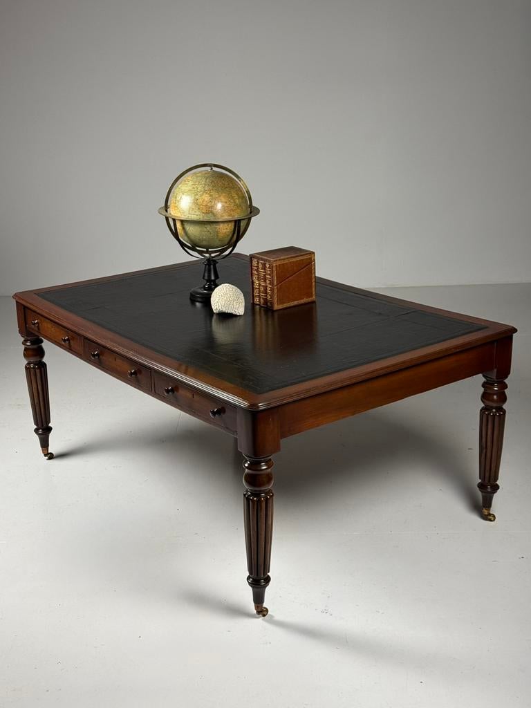 Engelse schrijftafel Bureau Mahonie zwart leder, Ophalen