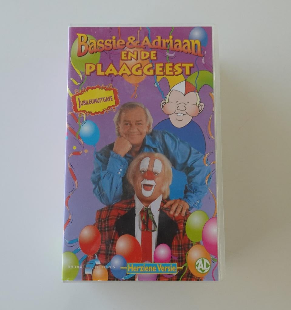 Bassie & Adriaan en de Plaaggeest - Dubbelbox VHS, Cd's en Dvd's, VHS | Kinderen en Jeugd, Ophalen, Alle leeftijden, Kinderprogramma's en -films