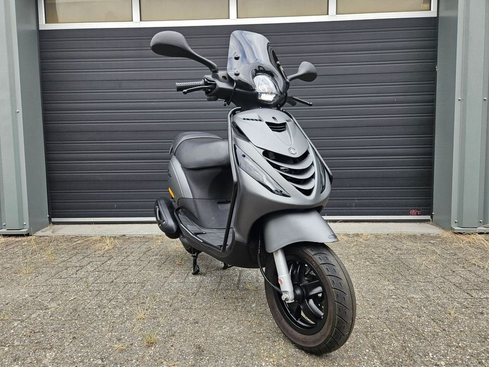 PIAGGIO ZIP 4T E5 BROM BJ 06-2022 MAT GREY 9191KM + OPTIES, Onbekend, Ophalen of Verzenden, Zo goed als nieuw, Onbekend