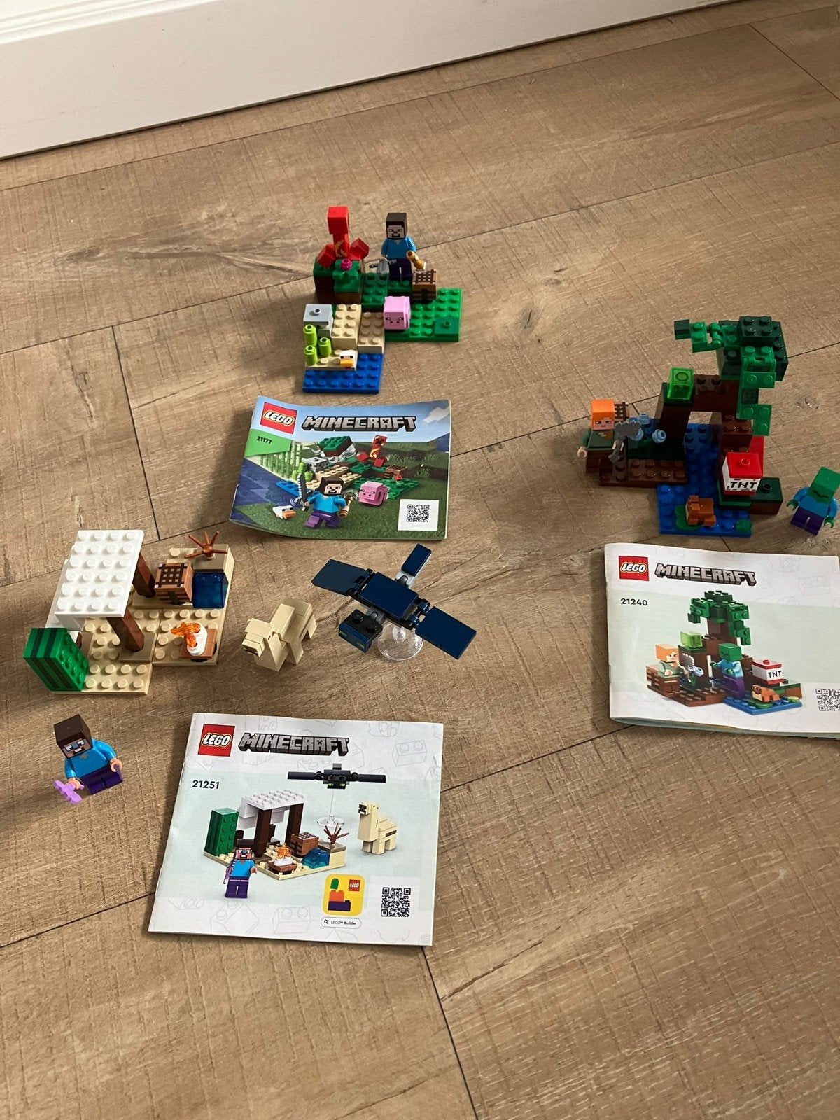 LEGO Minecraft sets 21177, 21251 en 21240 compleet, Ophalen of Verzenden, Zo goed als nieuw