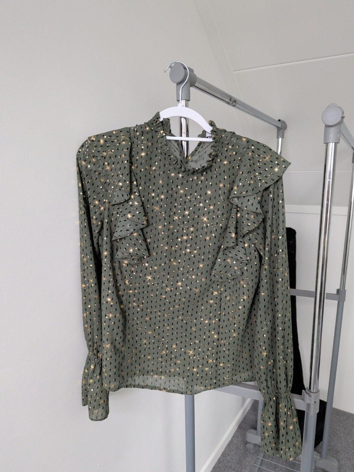 Groene blouse met gouden sterren en ruches, Ophalen of Verzenden, Maat 36 (S), Groen, Loavies