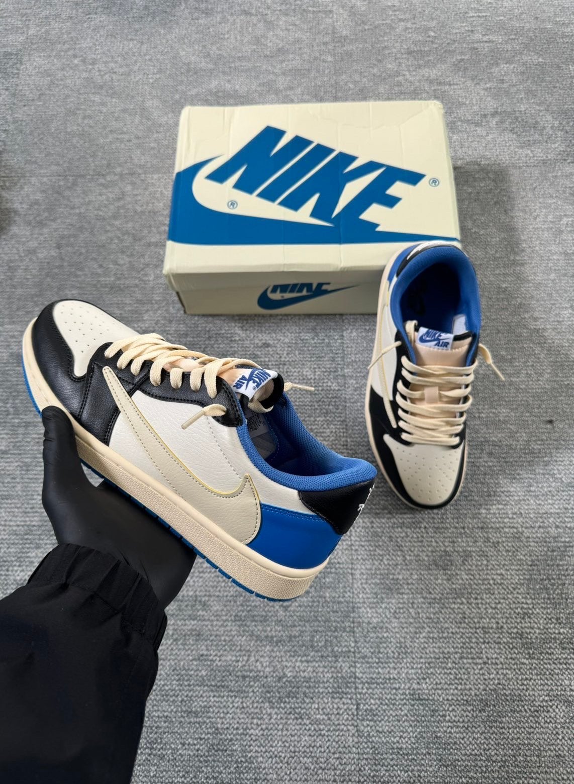 Jordan 1 Low Fragment x Travis Scott, Ophalen of Verzenden, Zo goed als nieuw, Blauw