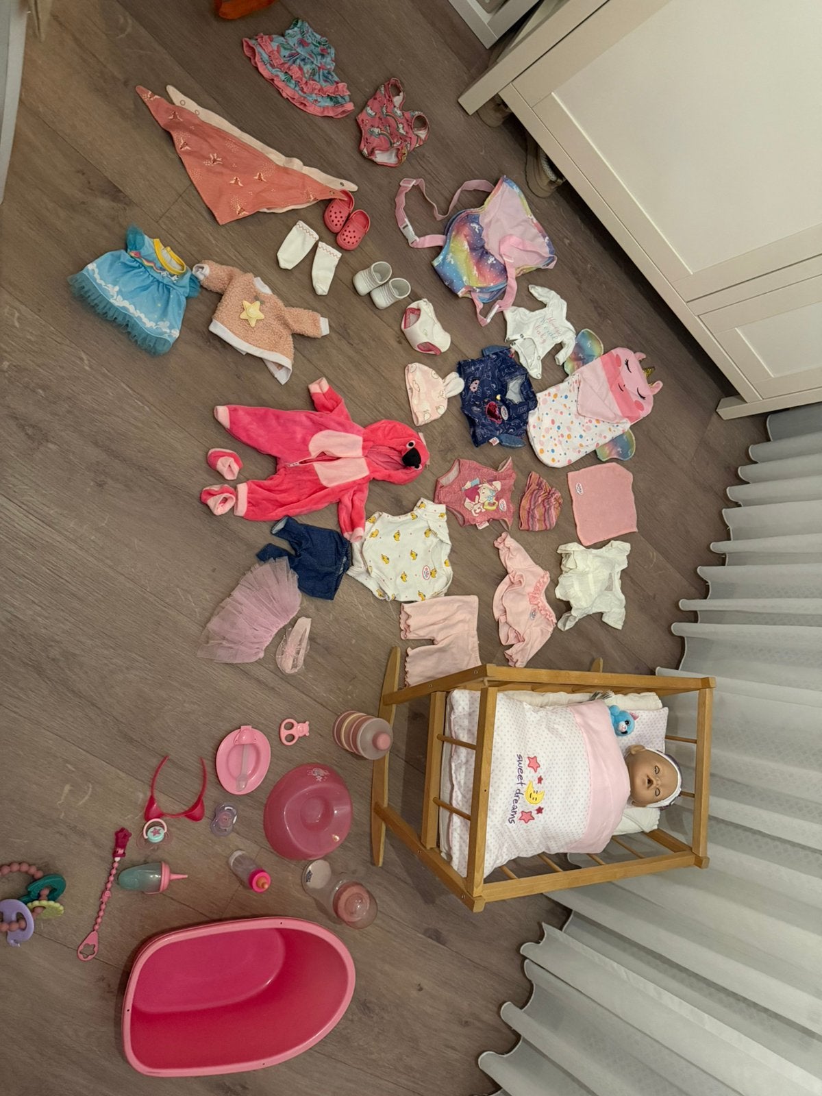 Baby born, compleet met kleding, draagzak, badje, bedje enz, Ophalen, Zo goed als nieuw, Babypop