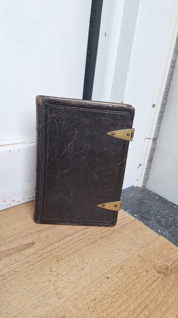 Antieke boekje uit 1858,  Manuel des offices divins, Antiek en Kunst, Antiek | Religie, Ophalen of Verzenden