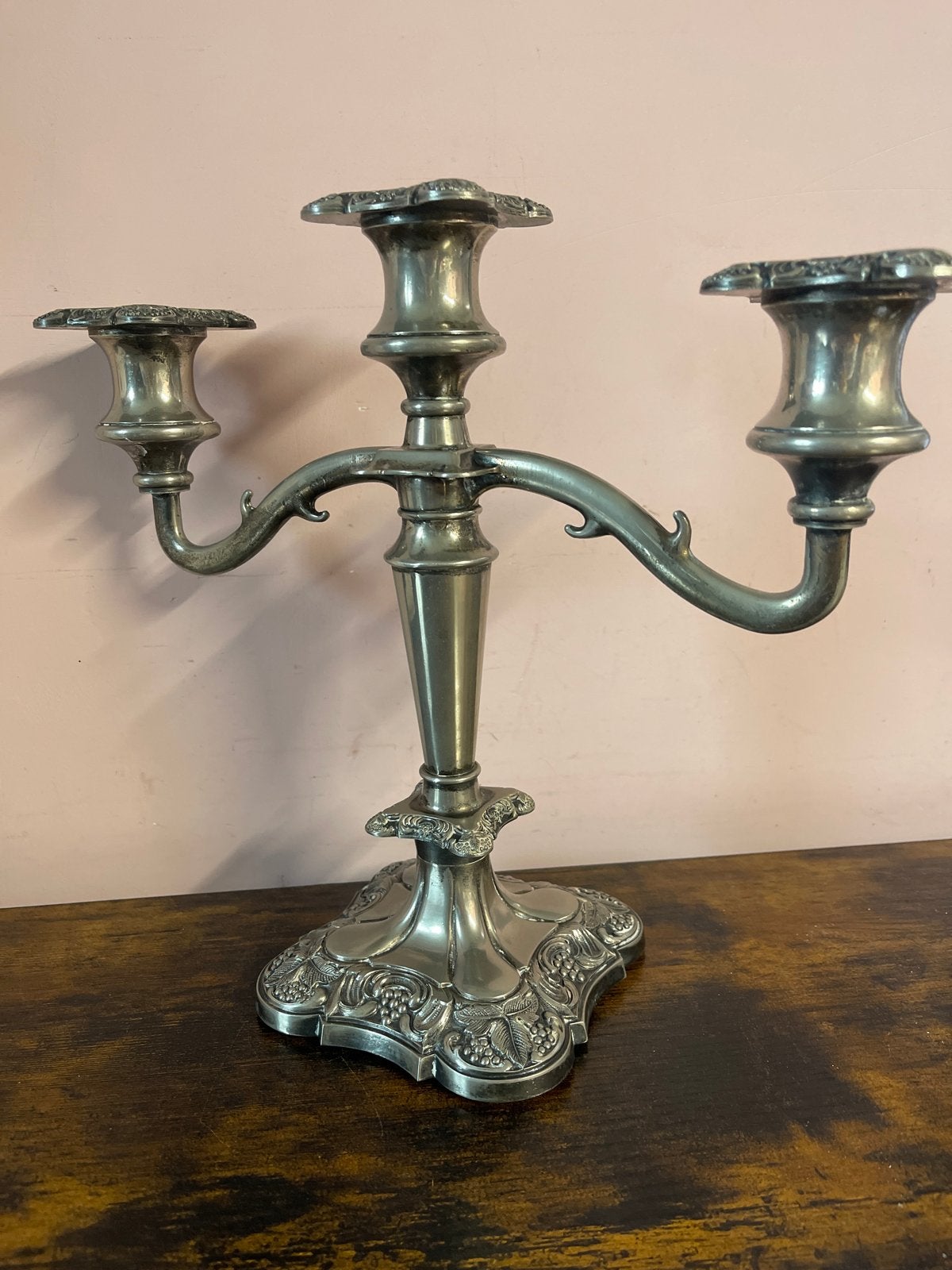 Antieke verzilverde kandelaar, 3-armig, Made in England, Antiek en Kunst, Ophalen of Verzenden, Zilver