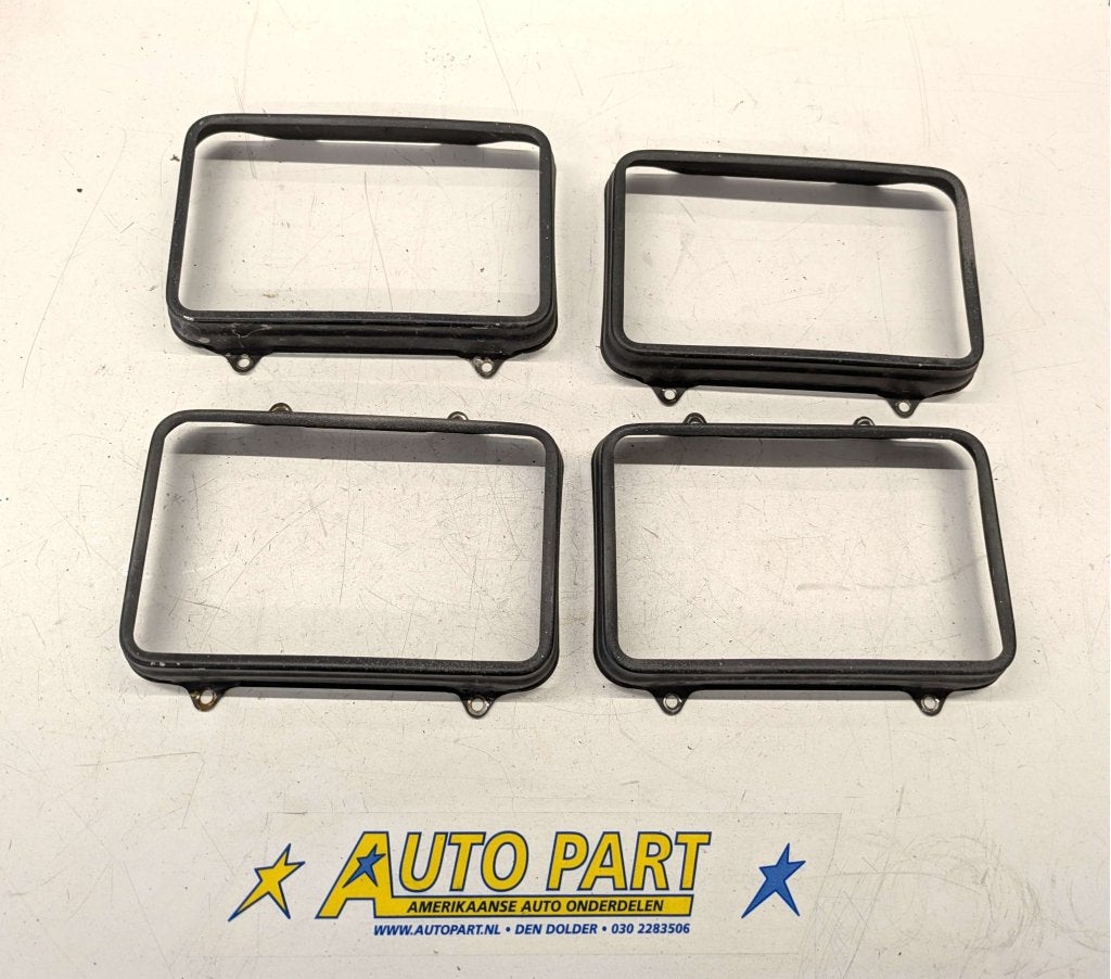 Chevrolet Camaro koplamprand zwart 1982-1992, Auto-onderdelen, Gebruikt, Info@gm.com, Buick, Ophalen of Verzenden